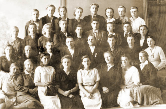 Группа верующих Омской общины ЕХБ, 1946 г.