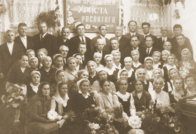 Группа верующих Омской церкви ЕХБ, конец 1960-х гг.
